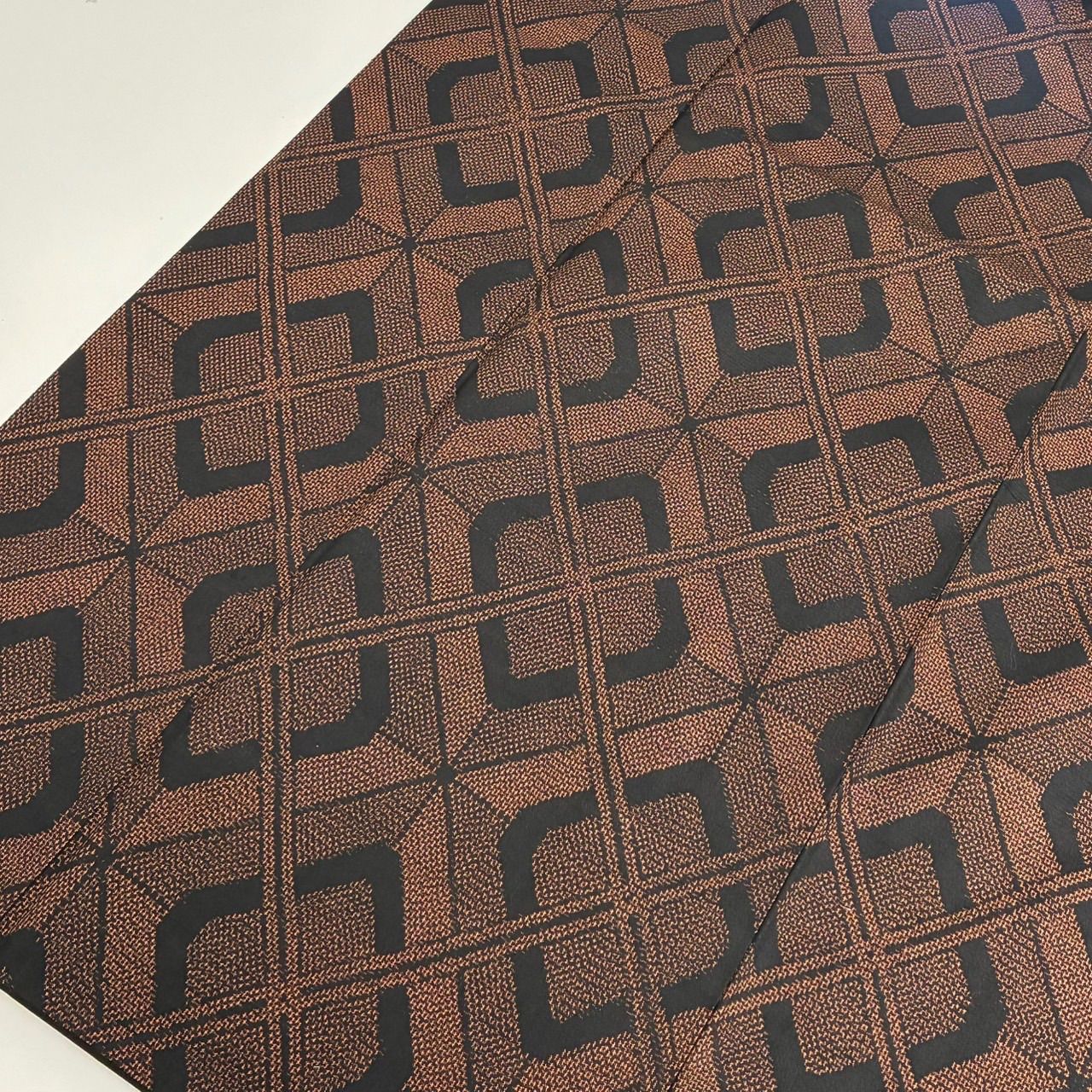 紬 裄68 正絹 幾何学 焦茶色 十日町 袷 着物 MK-2446 - メルカリ