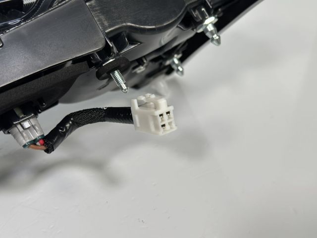 ヴォクシー ZWR90W MZRA90W 純正 右フィニッシャーランプAssy