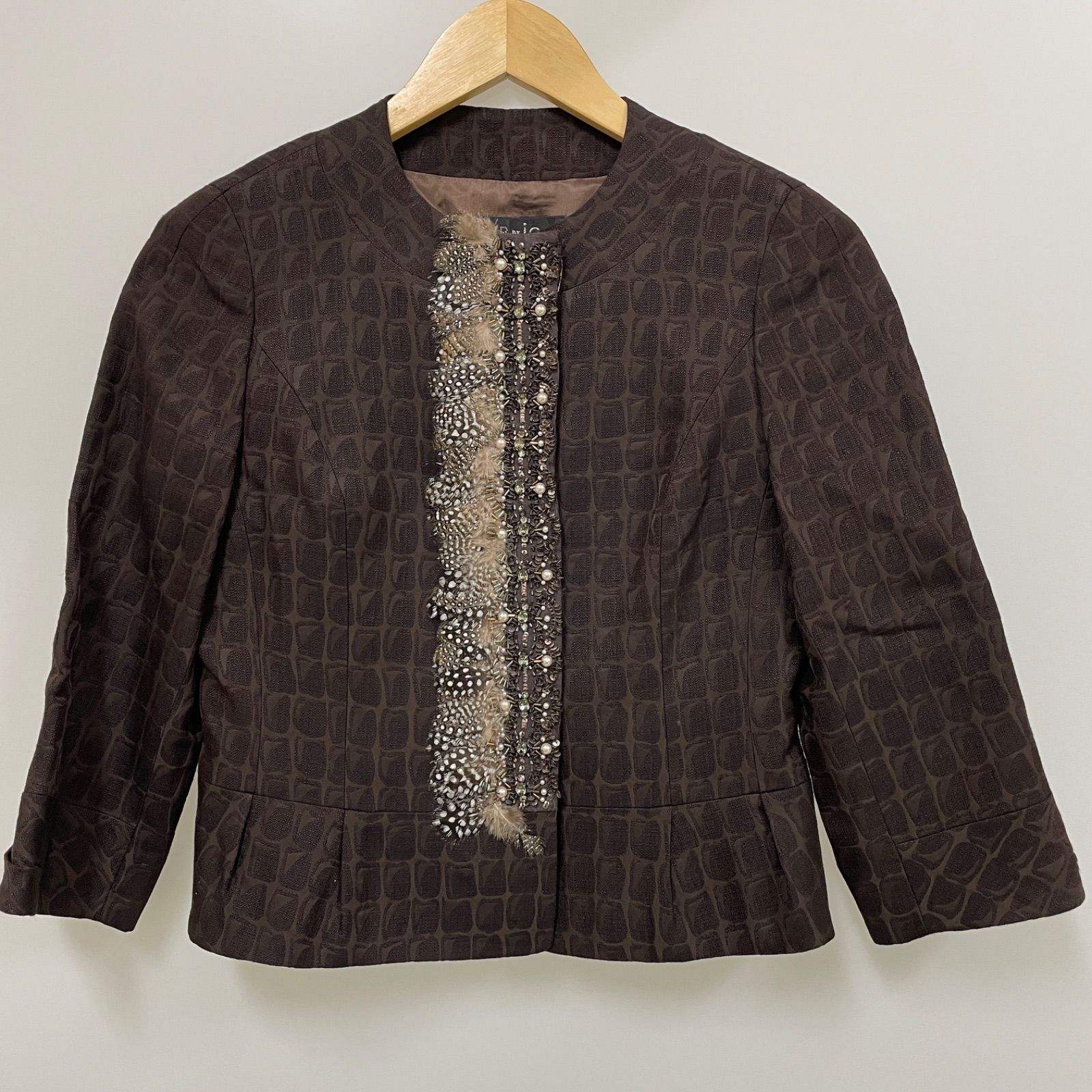 OG 33 FLAIR BY joc フ バイ ジョー ジャケット タックスカート 七分袖 膝丈 ブラウン フェザー ビジュー おしゃれセットアップ レディース