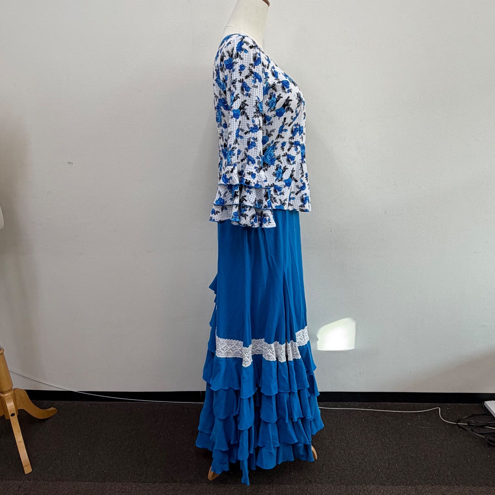 aiai フラメンコ衣装 ツーピース ブラウス フリル ファルダ レース 青 ブルー 花柄 アイアイ