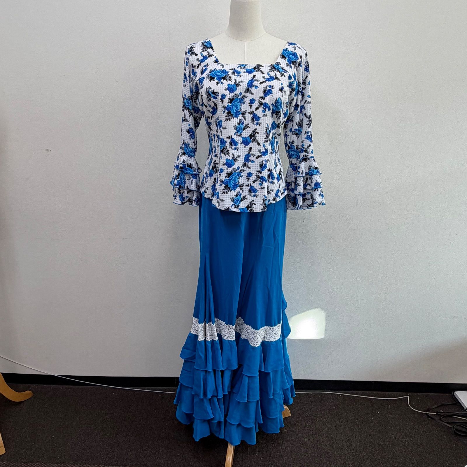 aiai】フラメンコ衣装 ツーピース ブラウス フリル ファルダ レース 青