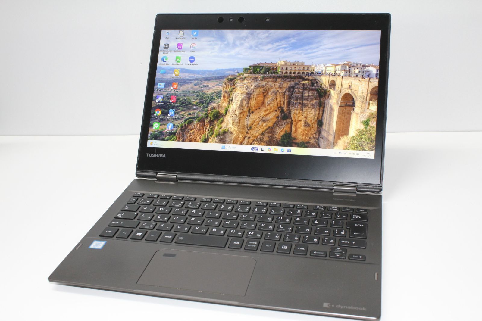 中古ノートPC】東芝〈dynabook V82〉Intel Core i7/SSD512GB/メモリ8GB