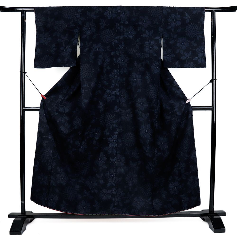 結城紬 １００亀甲 紺 正絹 着物 仕立て上がり リサイクル お洒落 身丈161.5 cm 裄64.5 Mサイズ カジュアル 地機 No.i 3-0976