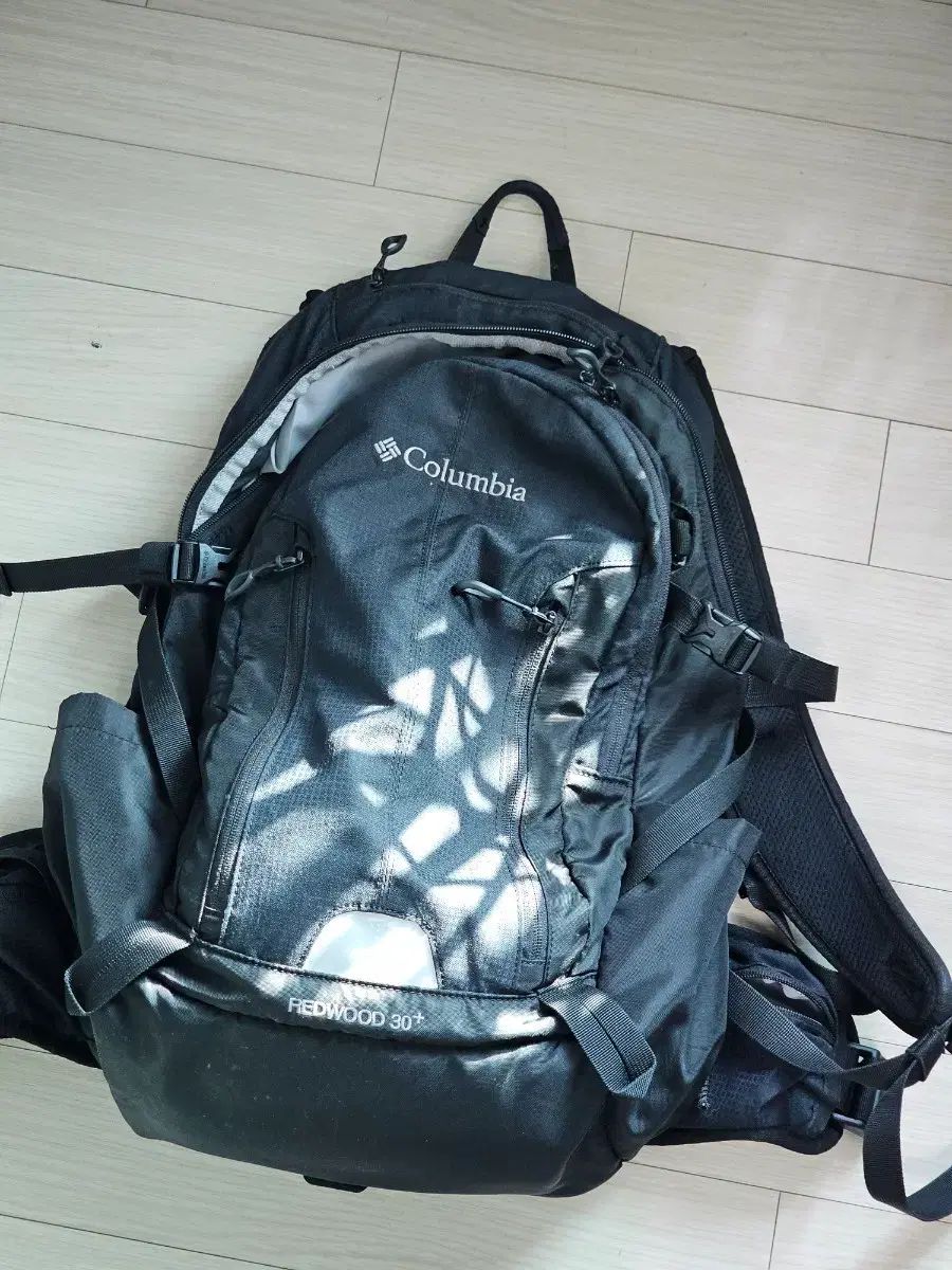 Columbia コロンビア レッド ウッド 30 ブラック バックパック