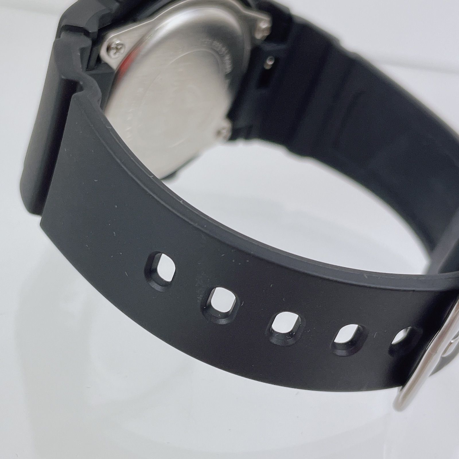 クオーツ ブラック