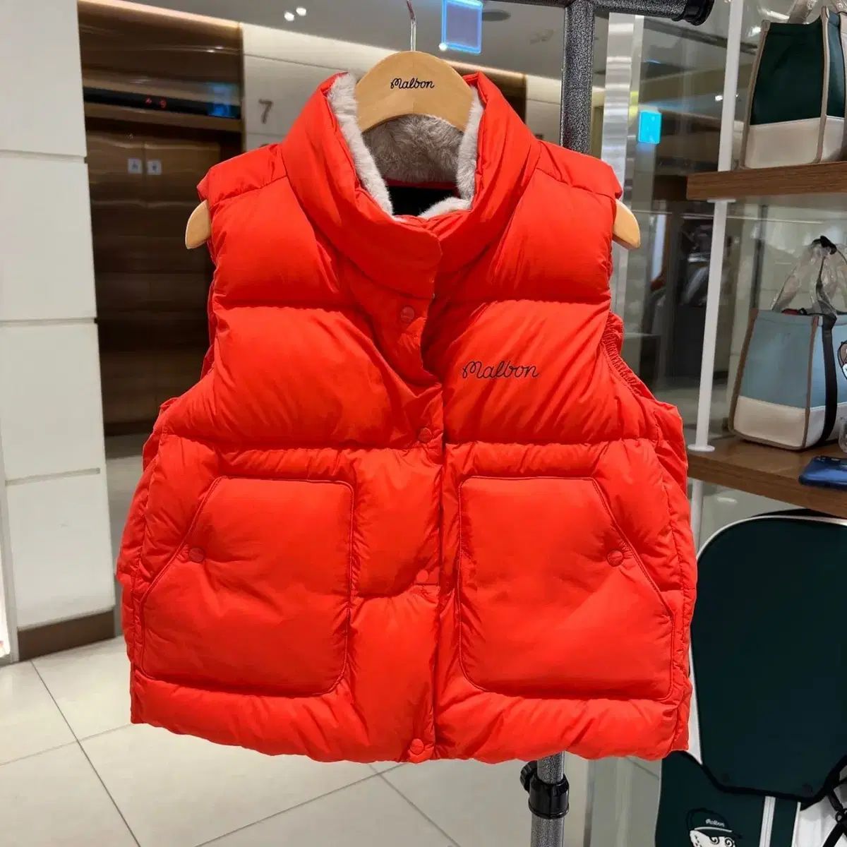 マルボンゴルフ レディースゴルフ ダウン ベスト - メルカリ