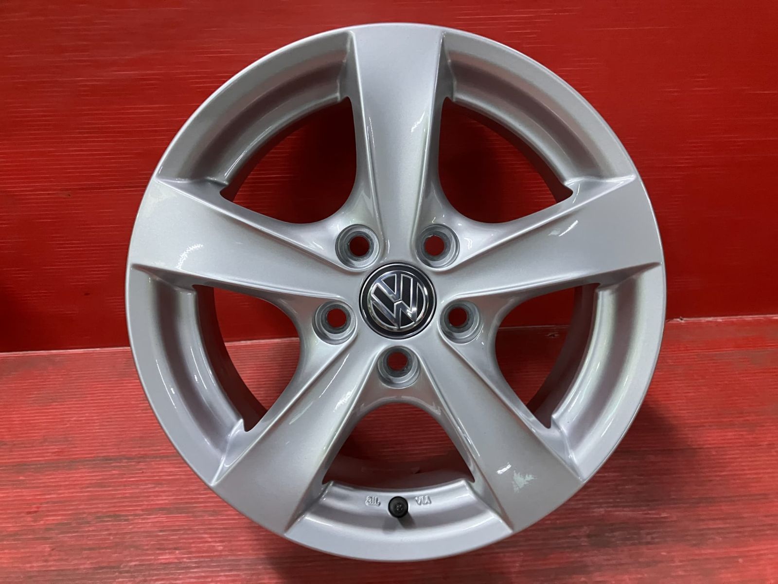 ホイール 14 x 5 40 100 H HUB 57 M ボルト 4本SET