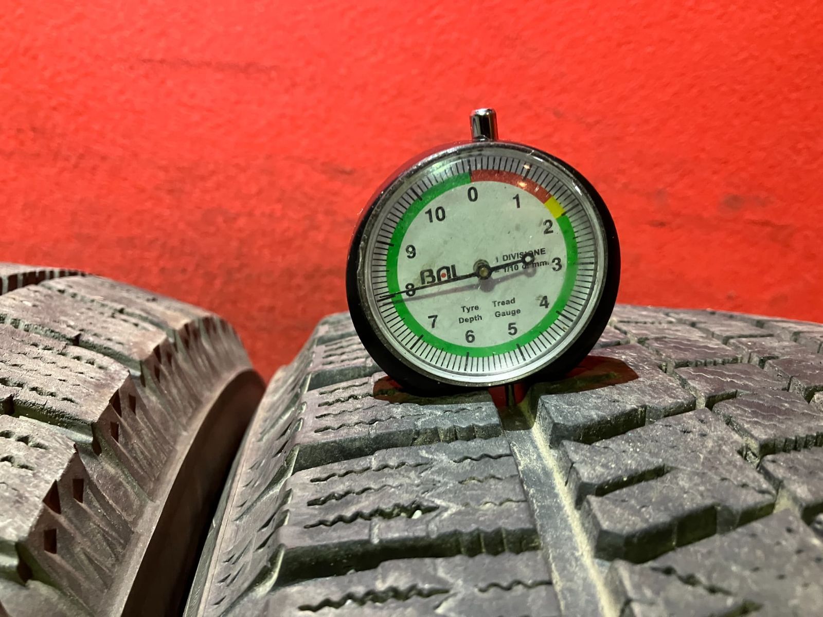 スタッドレスタイヤ 235 50 R 18 VRX 2 4本SET