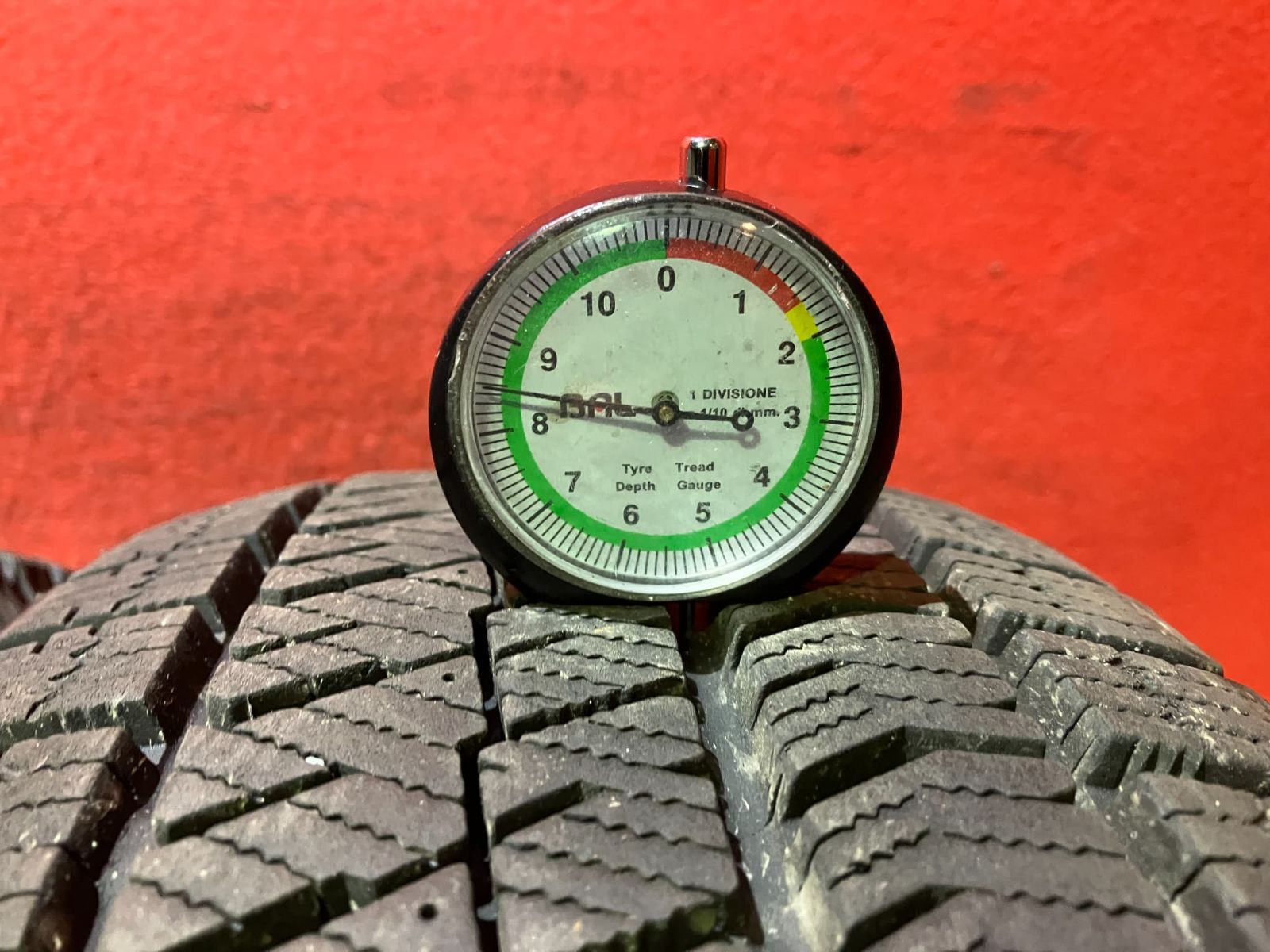 スタッドレスタイヤ 195 65 R 15 VRX 2 4本SET