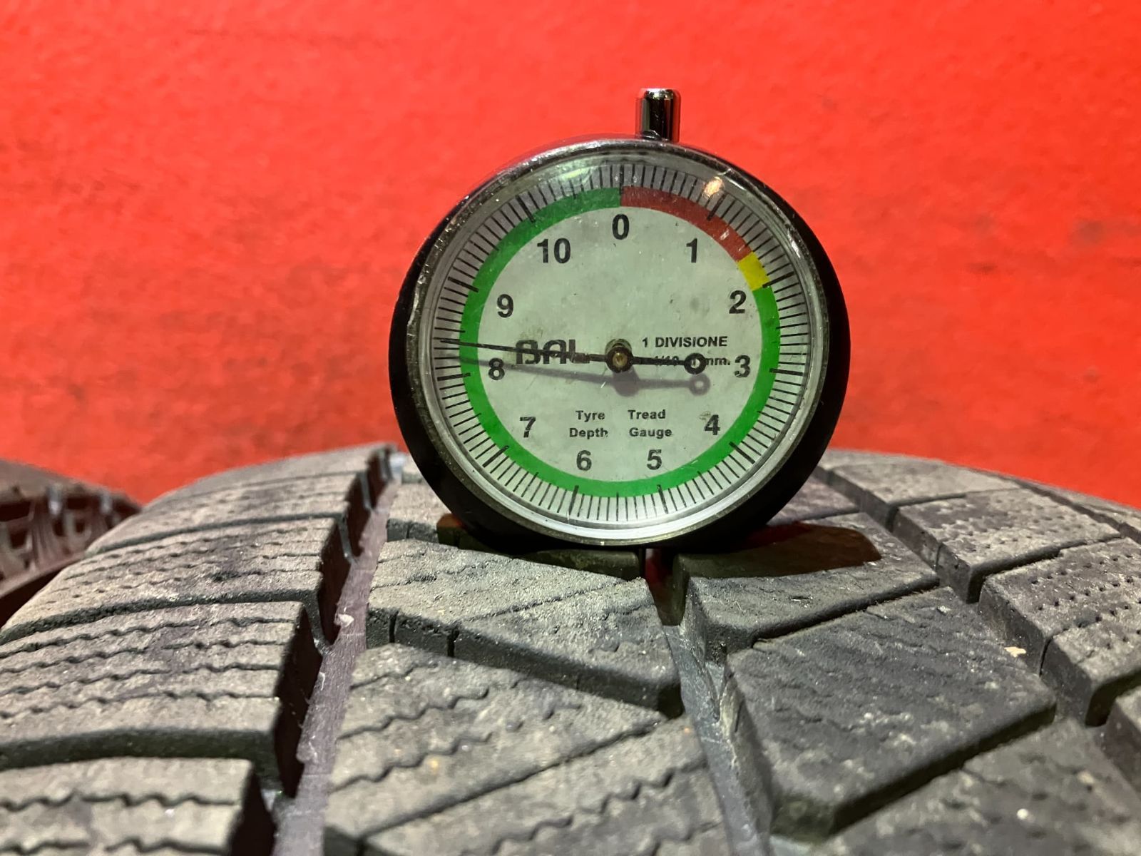 スタッドレスタイヤ 225 45 R 18 VRX 3 4本SET