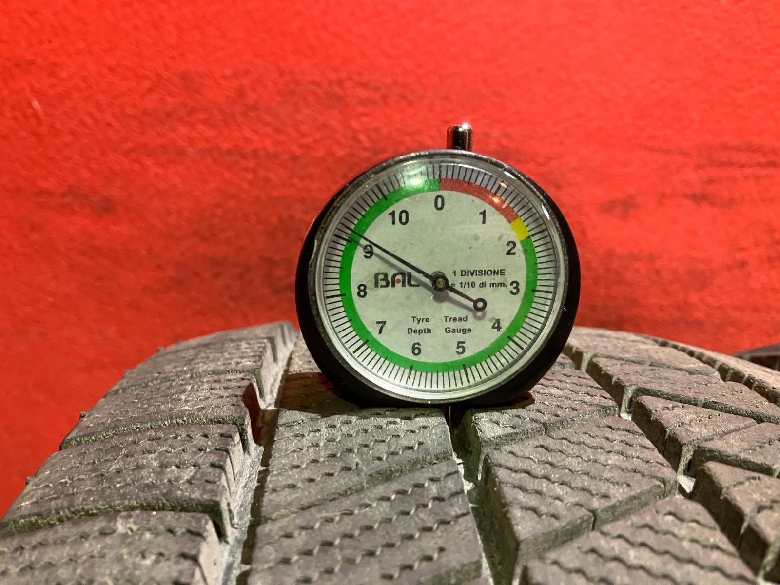 スタッドレスタイヤ 225