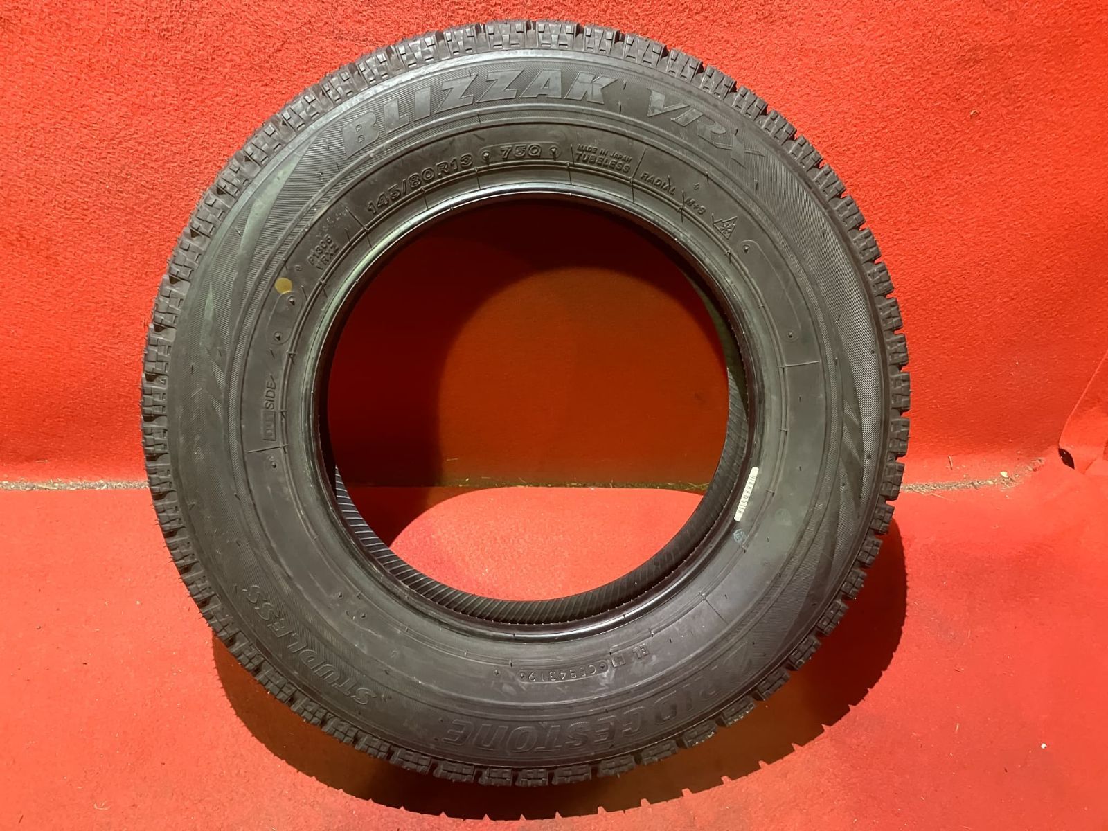 スタッドレスタイヤ 145 80 R 13 VRX 4本SET