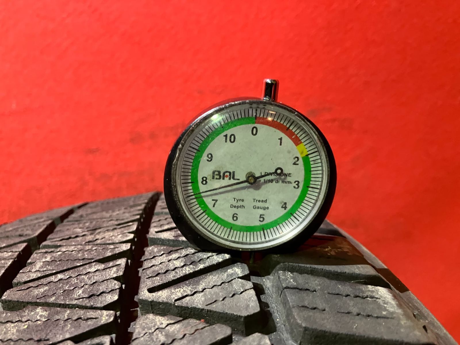 スタッドレスタイヤ 225 55 R 19 DM V 3 4本SET