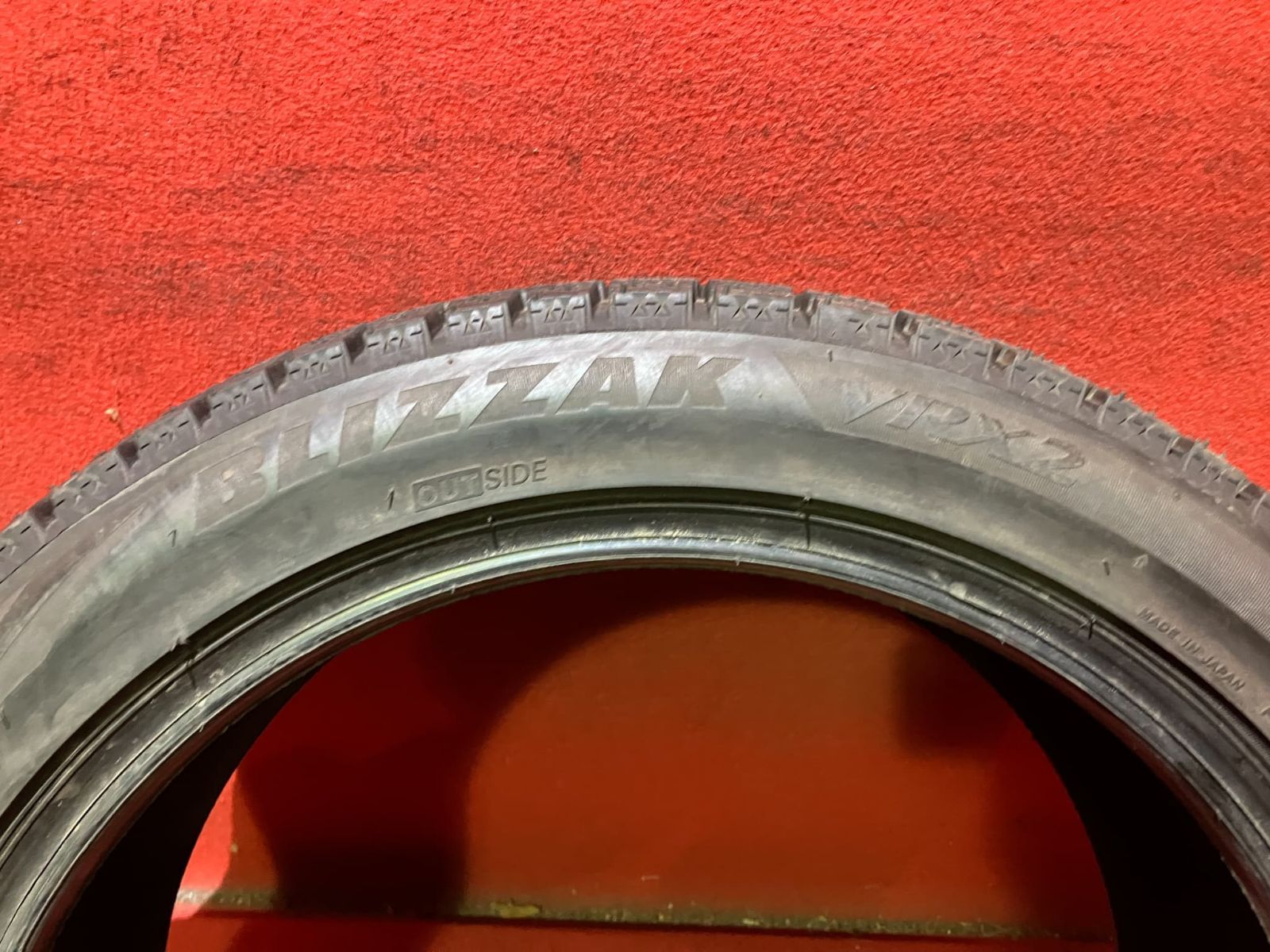 スタッドレスタイヤ