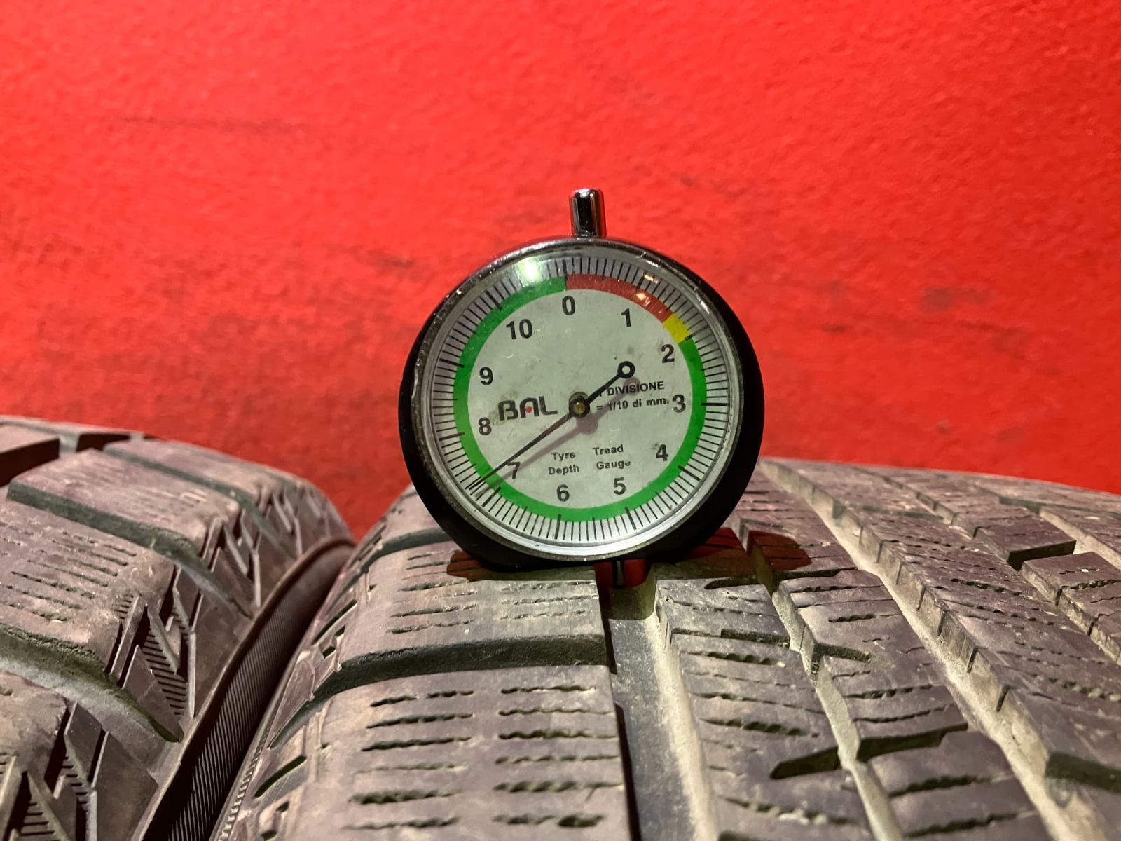 スタッドレスタイヤ 235 50 R 18 IG 60 4本SET