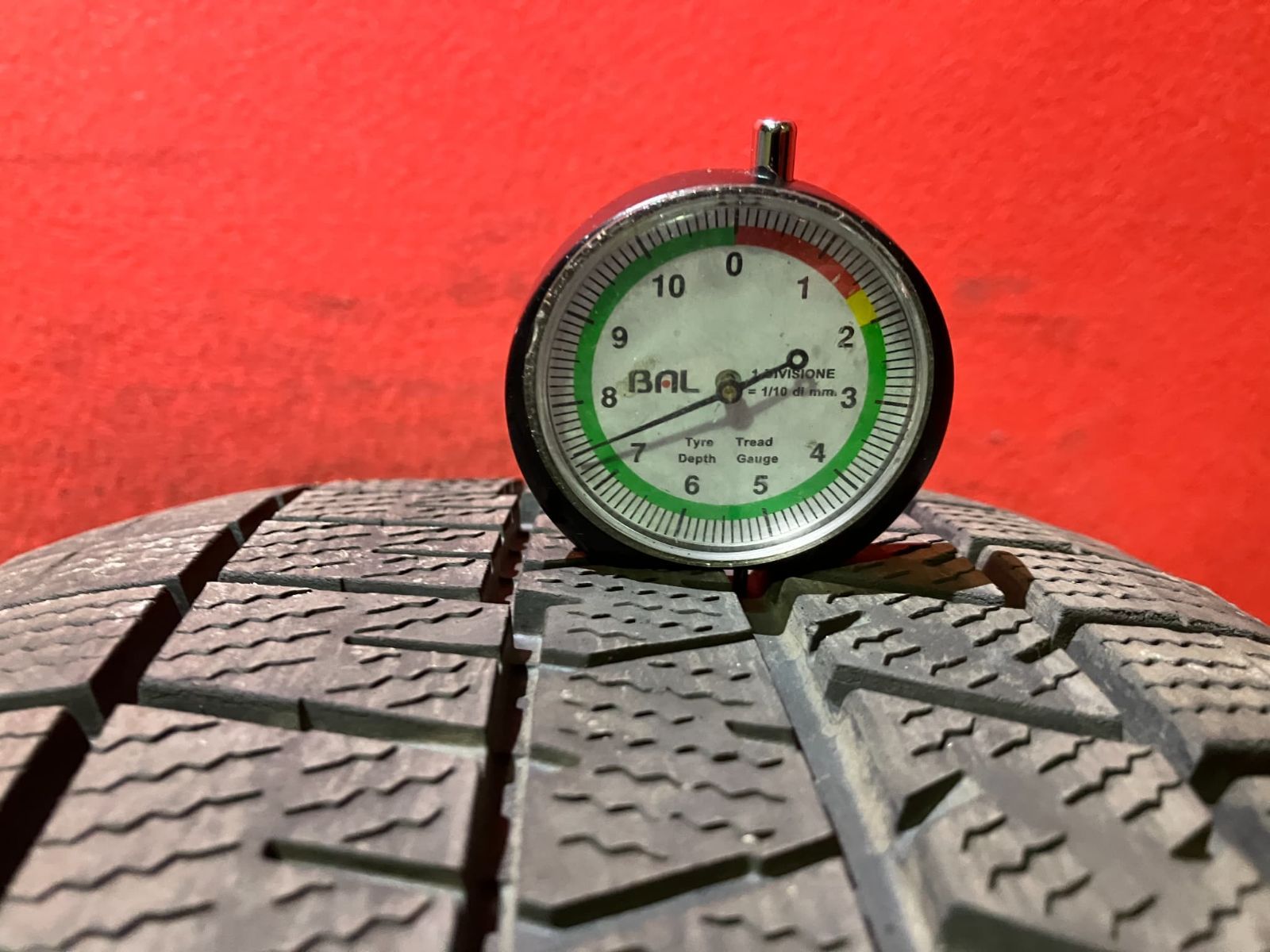 スタッドレスタイヤ 215 55 R 18 DUNLOP WM 03 4本SET