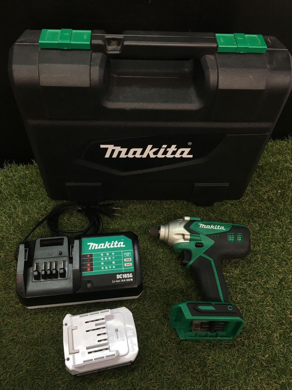 品 0906 makita マキタ DIY用14.4 v充電式インパクトドライバ 1.5 Ahバッテリx 1 充電器 ケース M 695 DS