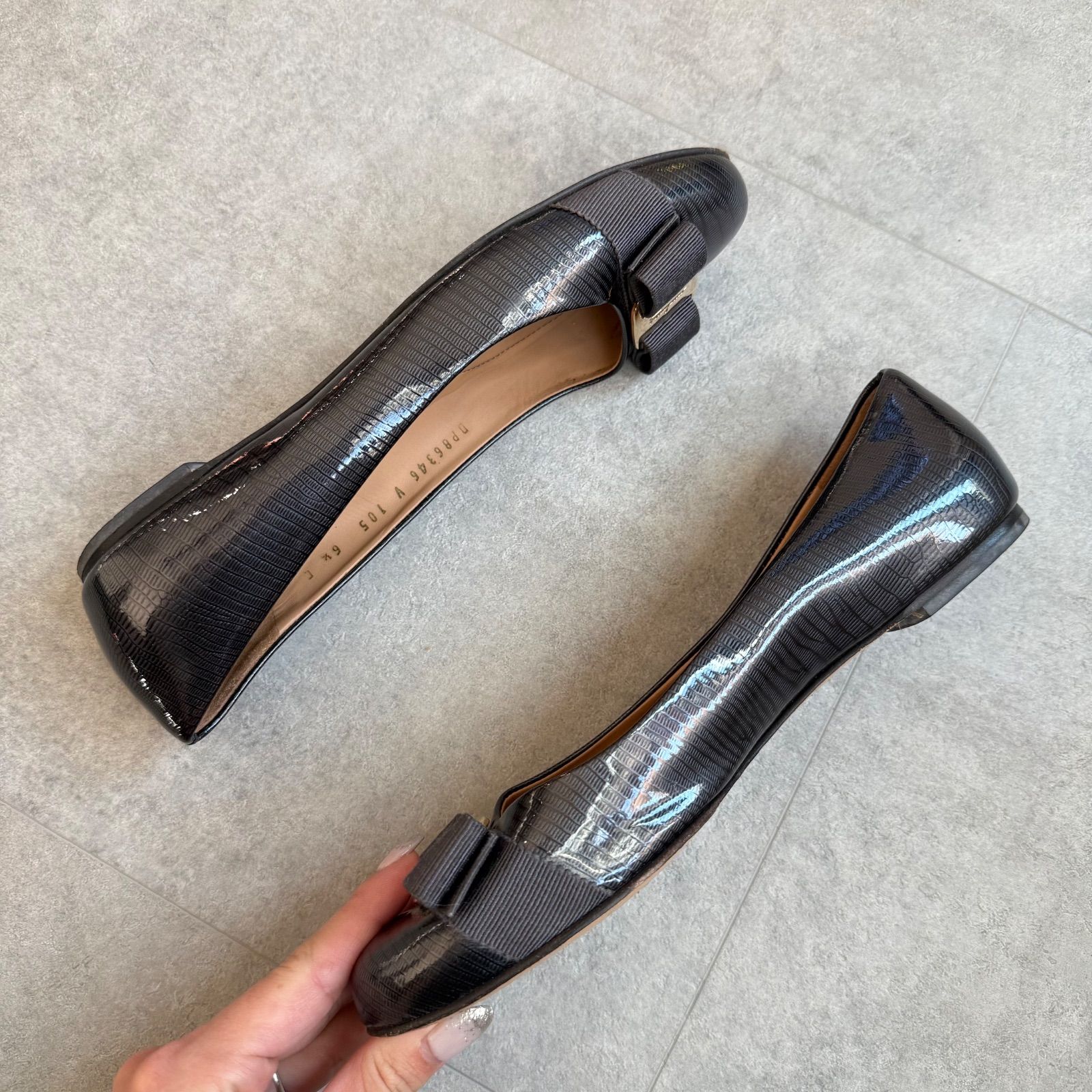 美品✨フェラガモ　VARINA ヴァリナ　ヴァラリボン　フラットシューズ　レザー FERRAGAMO（フェラガモ） パンプス VARINA ヴァリナ 01 A181