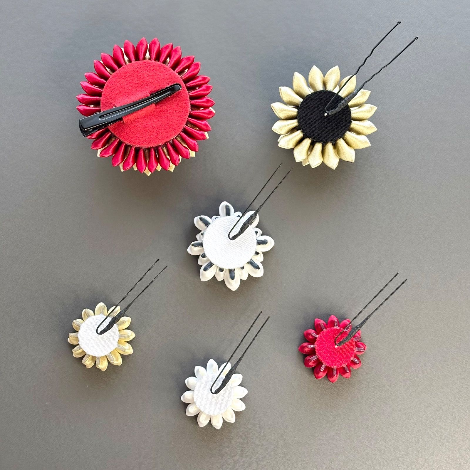 サテンつまみ細工 赤紫