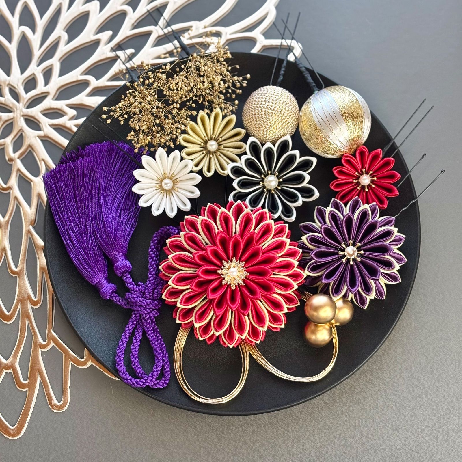 成人式髪飾り 結婚式髪飾り ウエディング ヘッドドレス ヘッドパーツ 卒業式 色打掛 サテンつまみ細工 赤紫