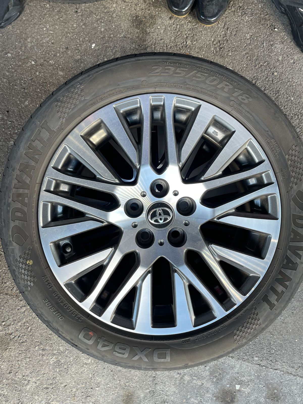 トヨタ ヴェルファイヤ 18インチ ホイールタイヤ４本セット