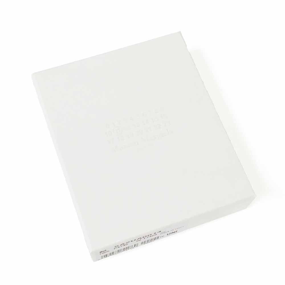 新品 MAISON MARGIELA メゾンマルジェラ パスポートケース SA3VL0001 P4455 メンズ グレイニーレザー パスポートカバー 4ステッチ 新品 MAISON MARGIELA メゾンマルジェラ パスポートケース SA3VL0001 P4455 メンズ グレイニーレザー パスポートカバー 4ステッチ