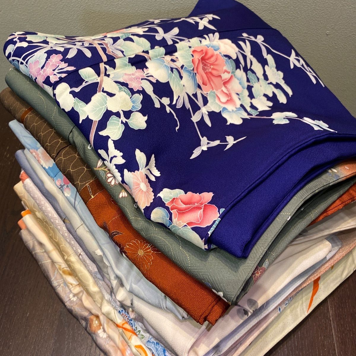 まとめ売り】正絹訪問着14枚 リメイク素材 ハンドメイド向け - メルカリ