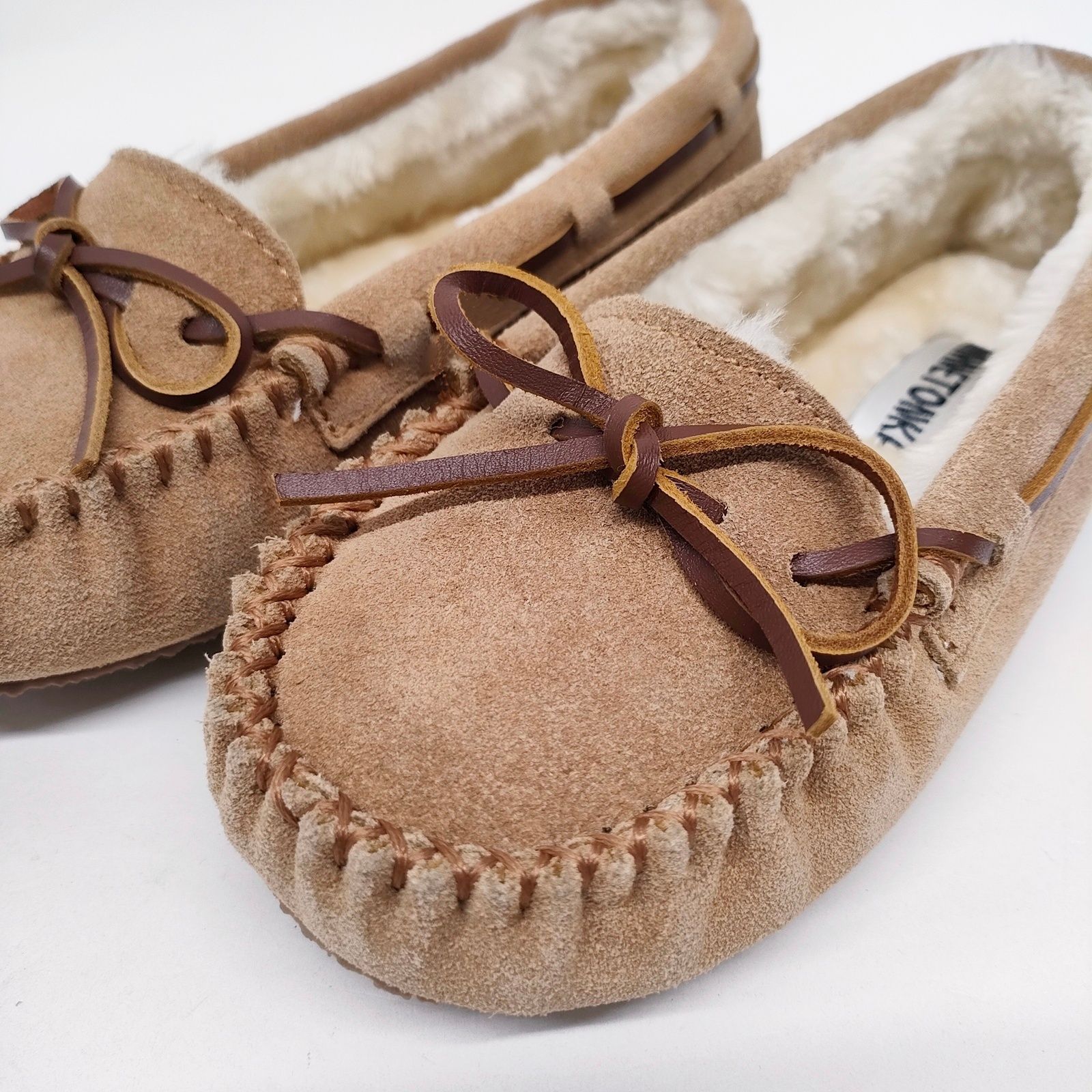 ミネトンカ 23cm ボア モカシン CALLY シナモン 6W ワイド 幅広 4011W