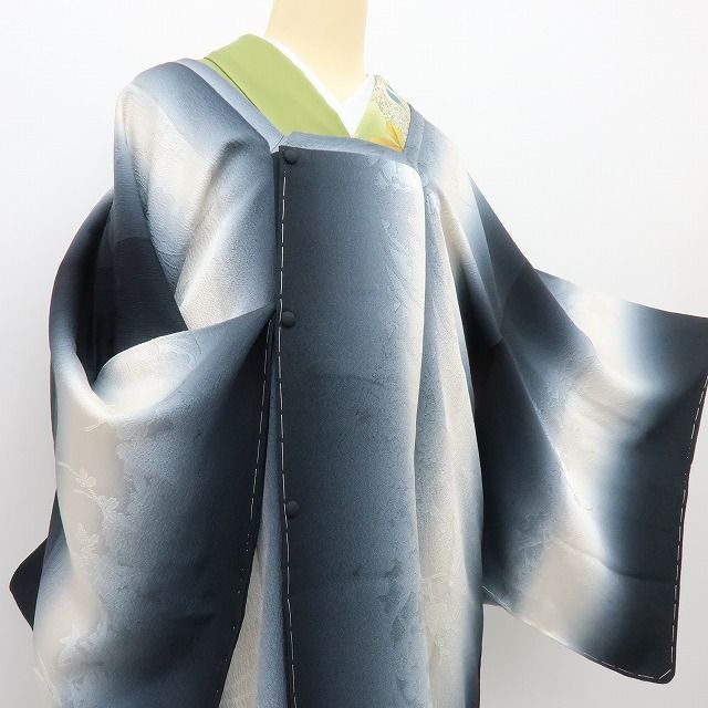 ロング丈 曖昧な美に草花の気配