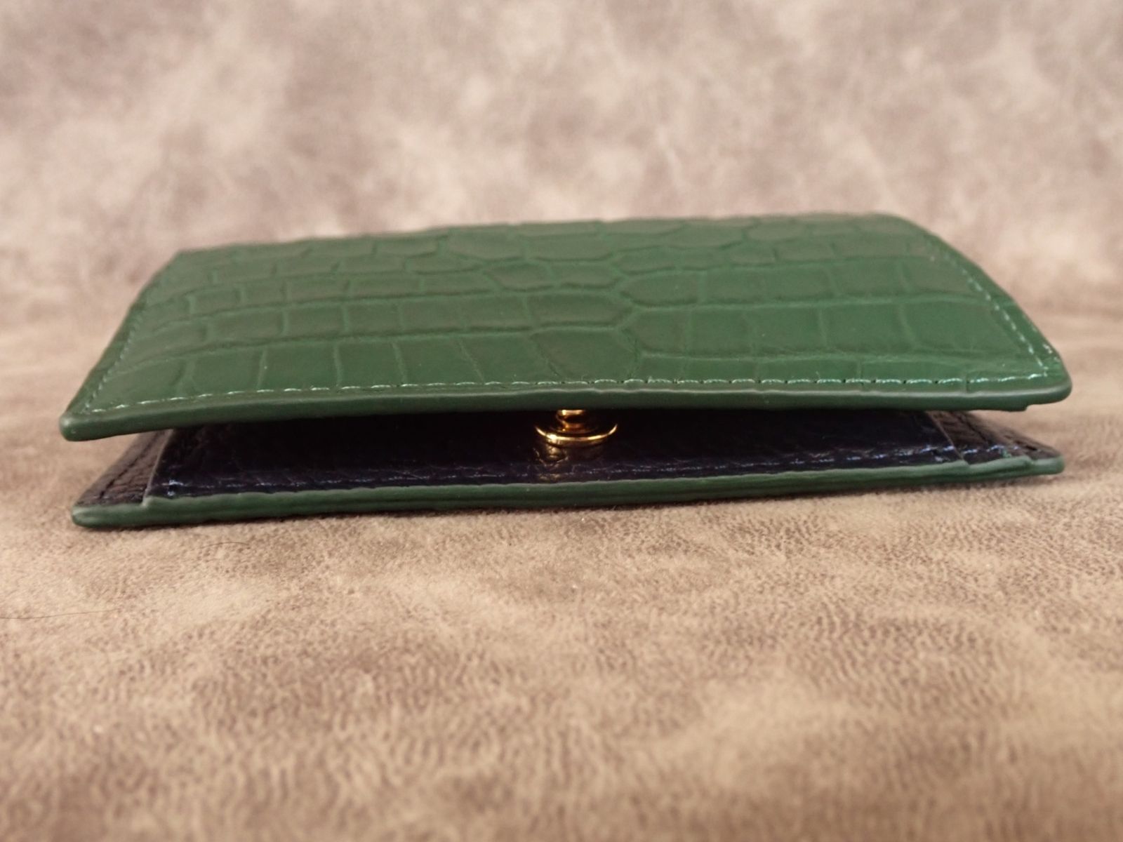 美品 新品 ヘンローン社製 クロコダイル グリーン 二つ折り財布 木箱