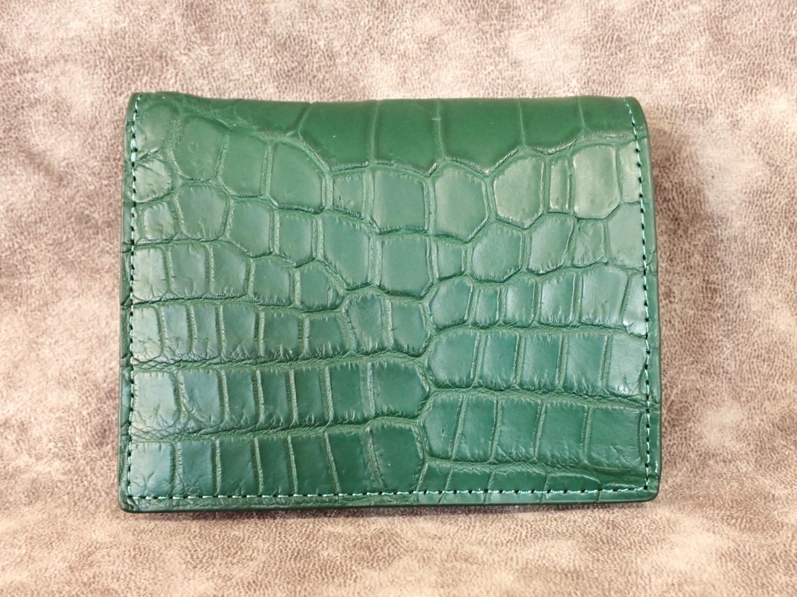 ヘンローン社製 クロコダイル グリーン 二つ折り財布 木箱 プレゼント最適 18万円相当