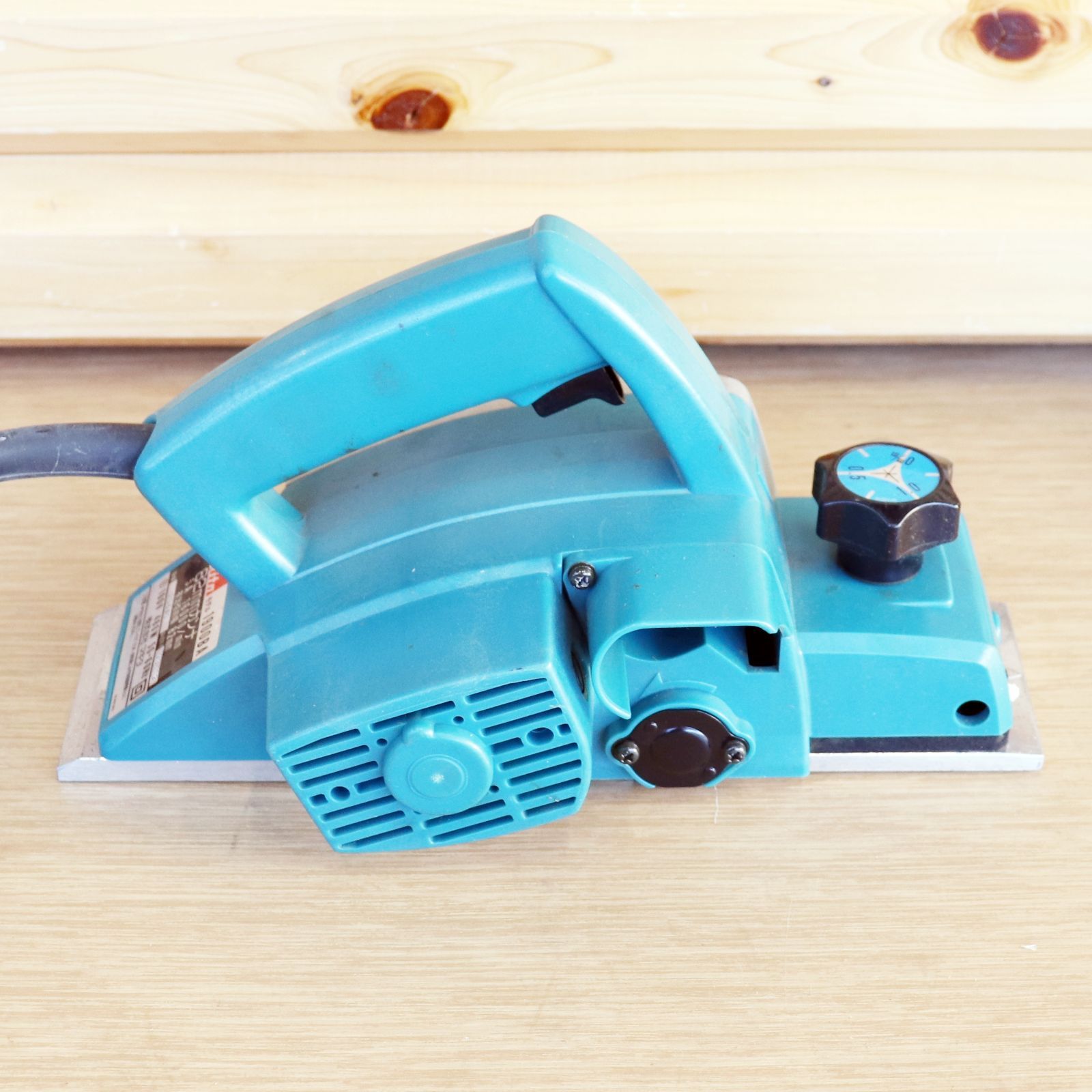 新潟発 マキタ 82mm 電気カンナ 1900BA 中古 替え刃式 電動 工具 研磨