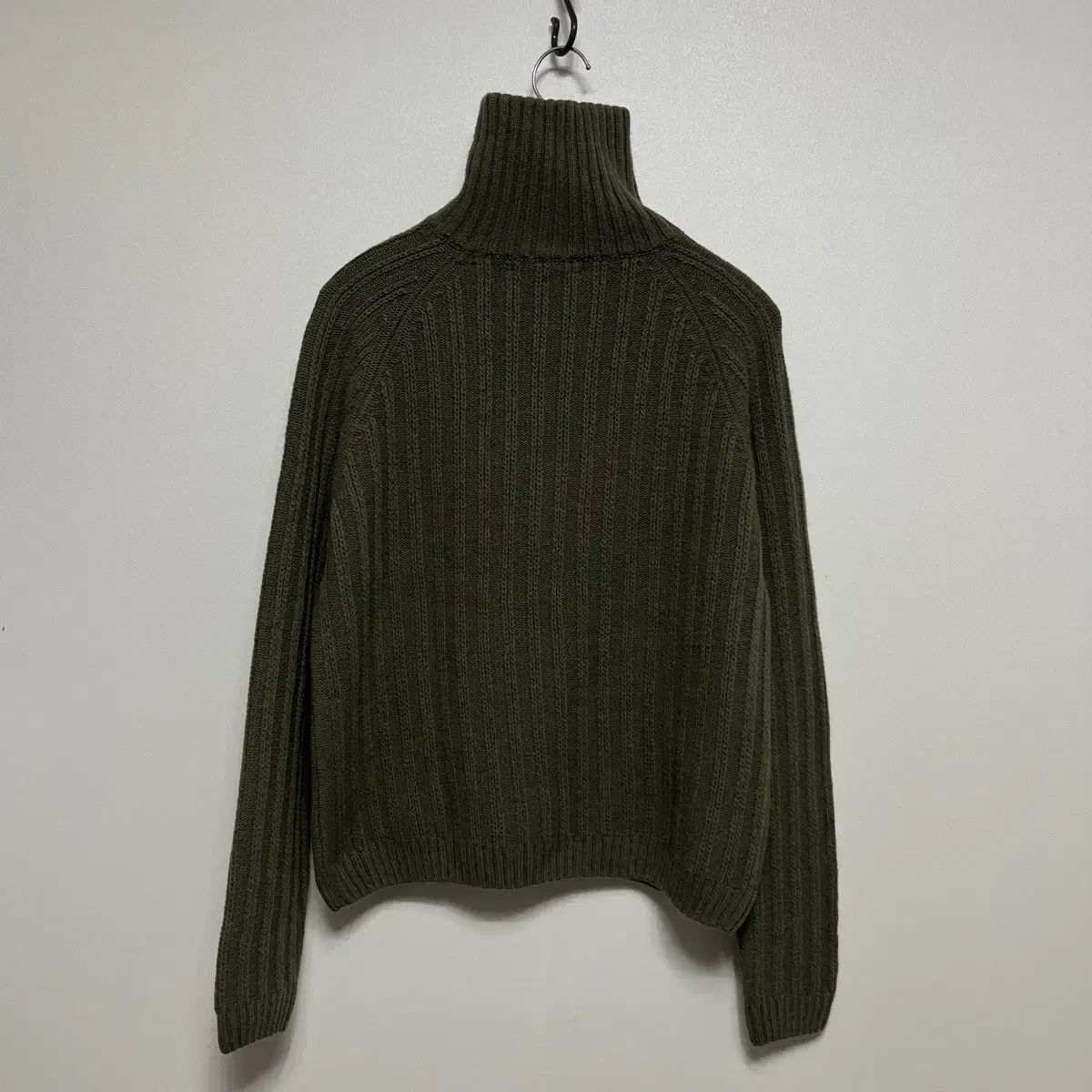 麻GUゴージタートルネックニット