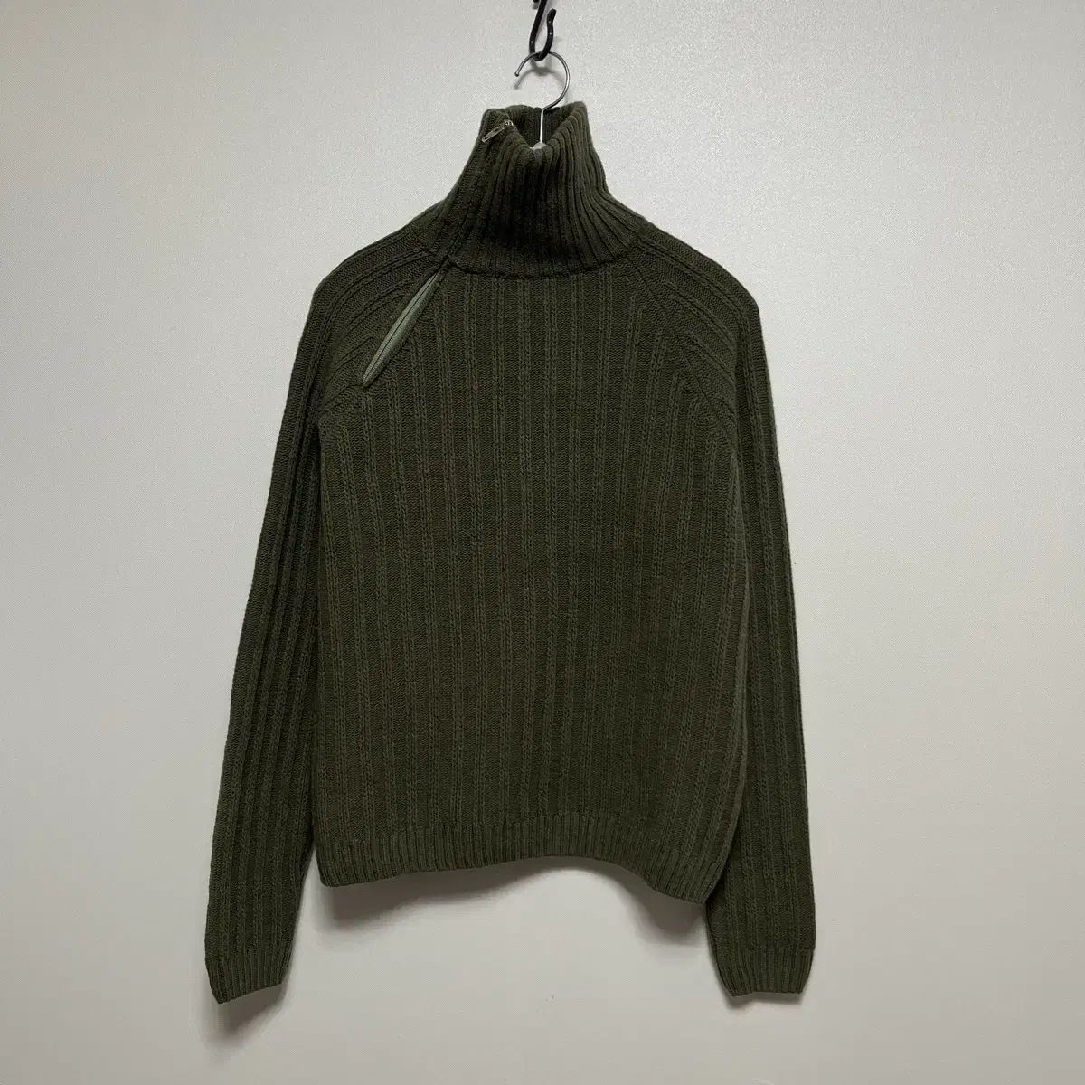 麻GUゴージタートルネックニット