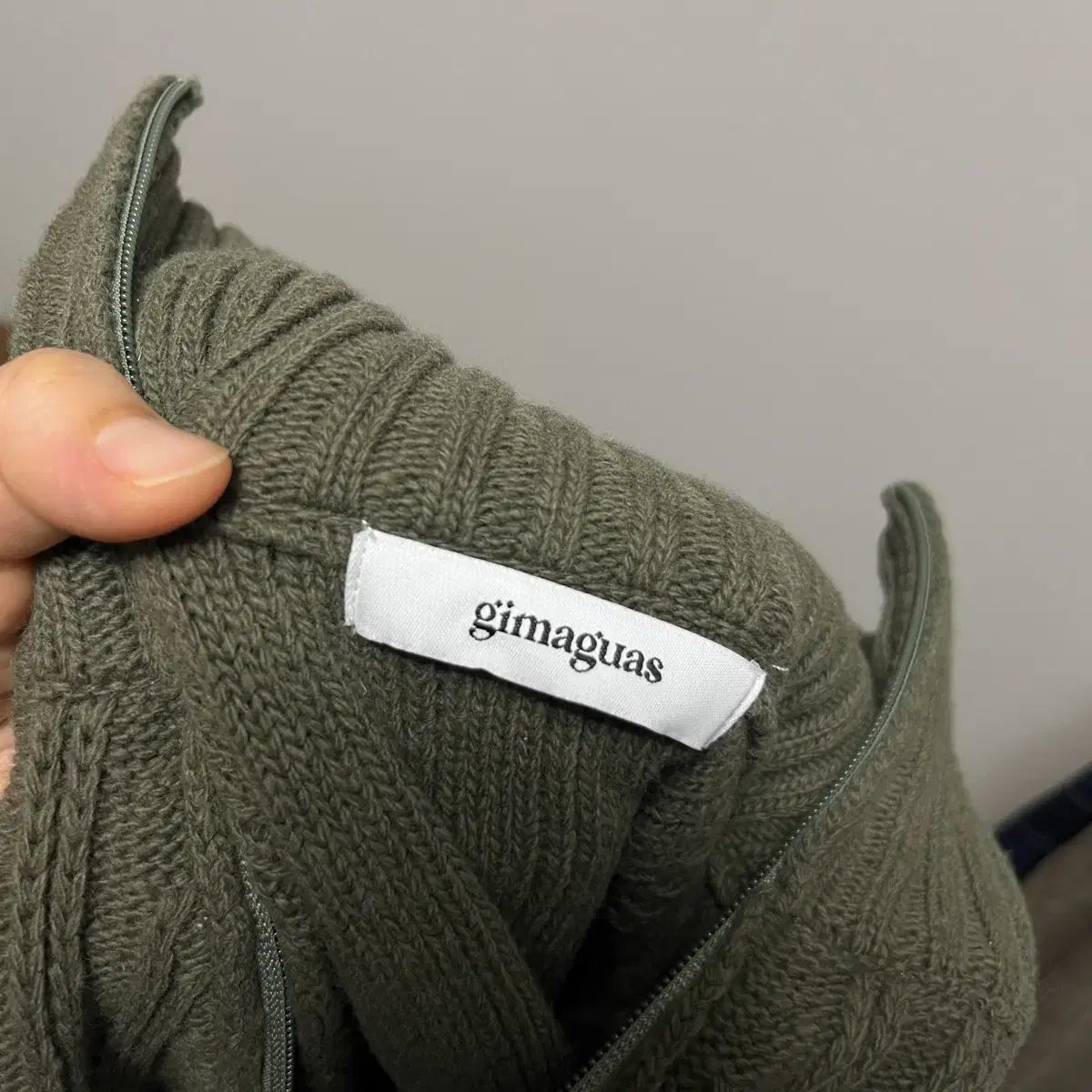 麻GUゴージタートルネックニット