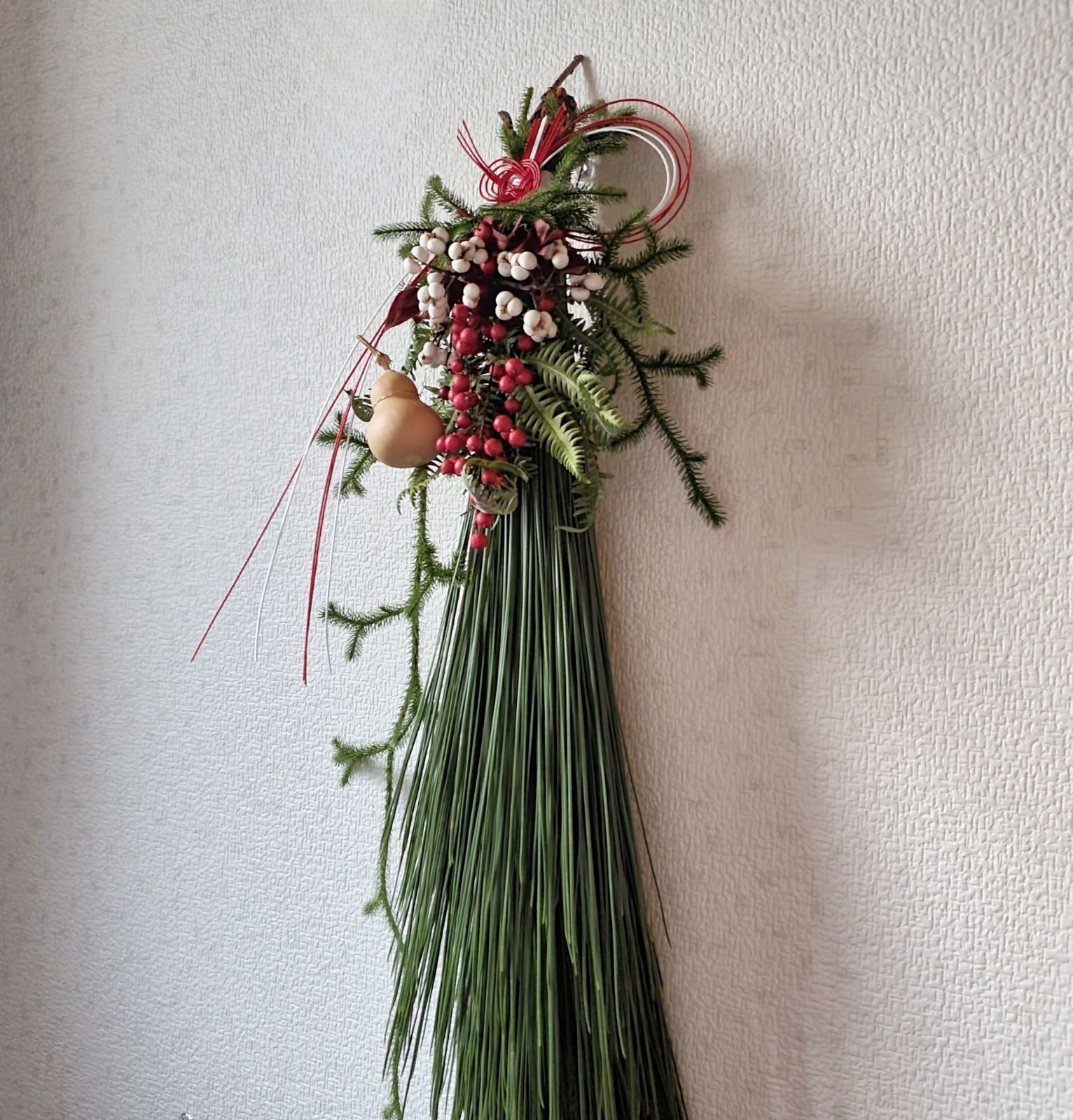 大王松に南天と日陰葛のお正月飾り～豆瓢箪を添えて～ しめ飾り 正月