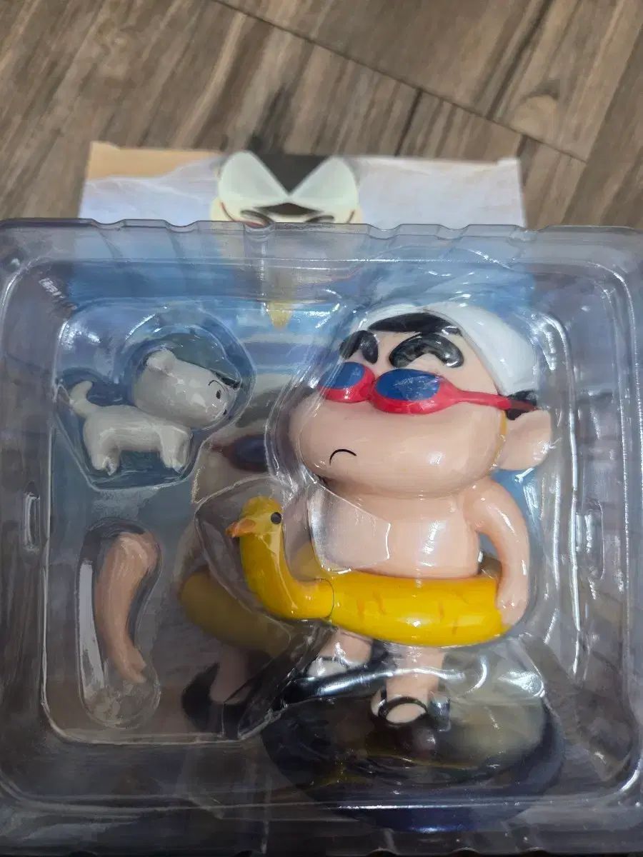 クレヨンしんちゃん 水着 フィギュア + シロ セット - メルカリ