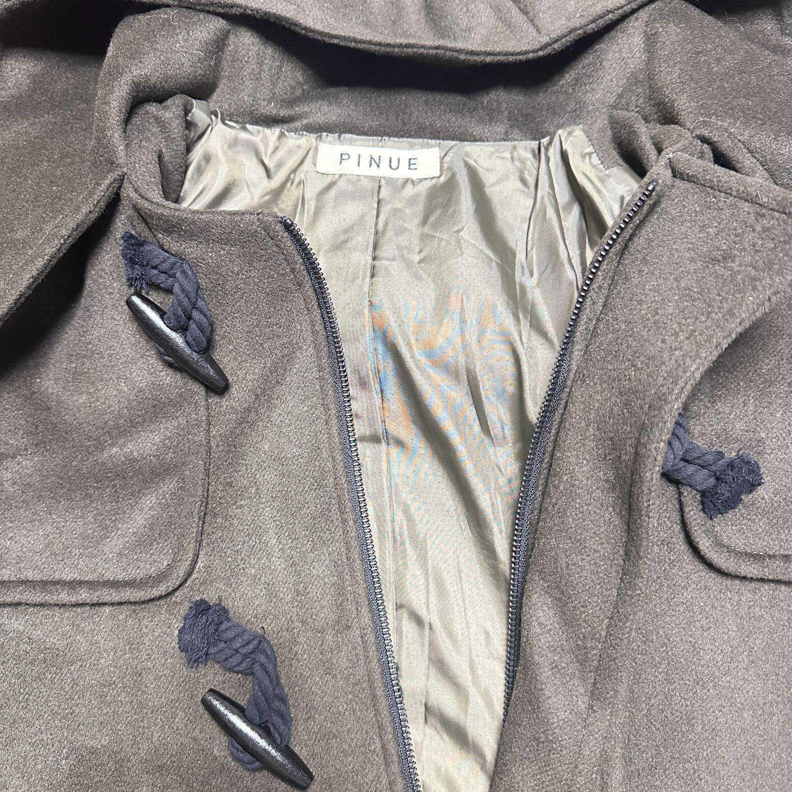 訳あり PINUE 23AW ロングダッフルコート ウール混 ゆったりめ フード