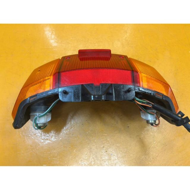 ZK 31100]ホンダ HONDA リード AF01-110 テールランプ 穴・割れあり