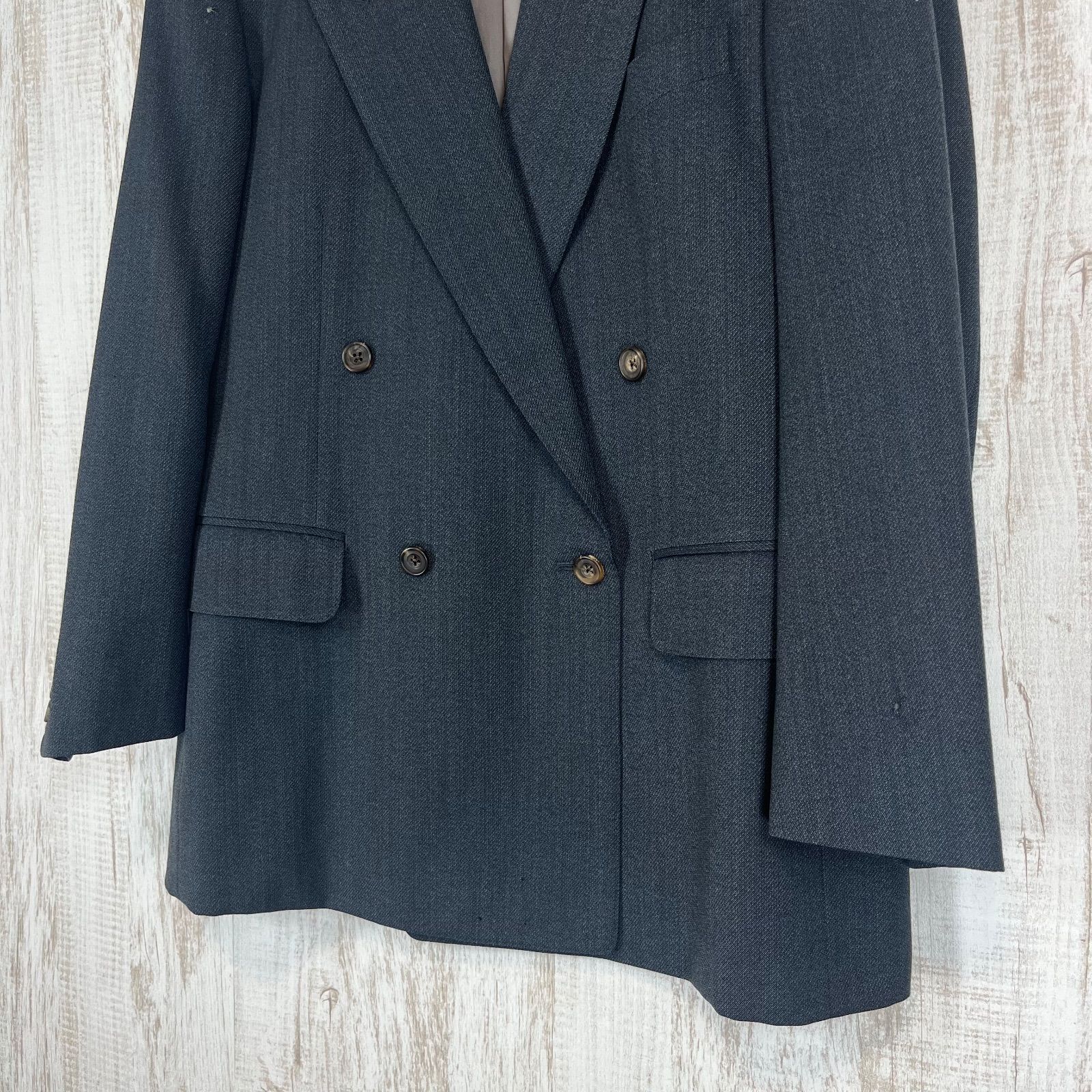 Burberryダークグレー ストライプ ダブルブレストスーツ　ウール Burberryダークグレー ストライプ ダブルブレストスーツ ウール