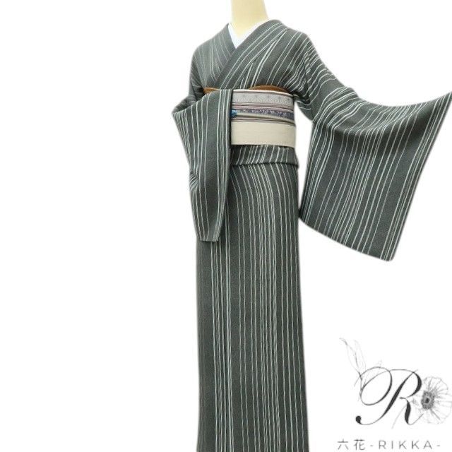 六花-RIKKA- 正絹 廣瀬陽訪落款 行儀 縦縞❀定番に見えてひと癖あり
