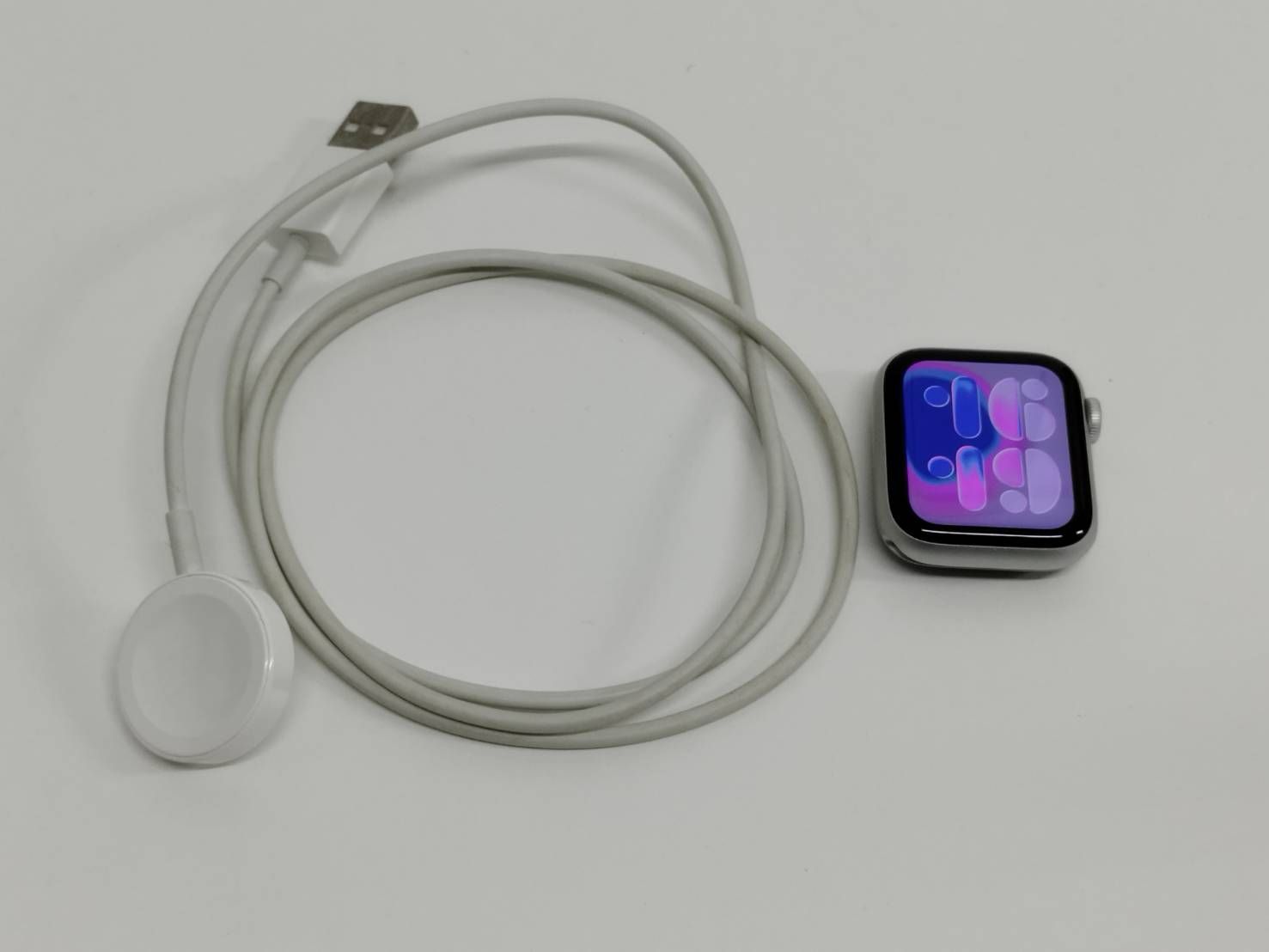 Apple Watch Series 6/GPS+セルラー/40mm/A2375/シルバー〈M06M3J/A