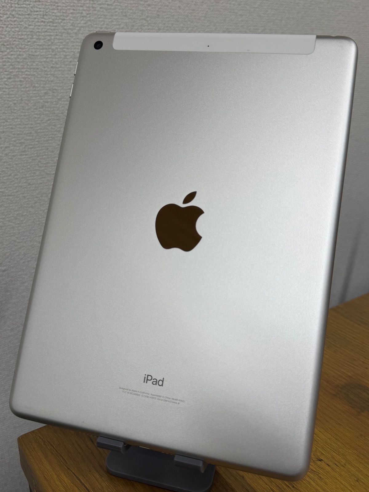iPad 第5世代 32GB シルバー Wi-Fi+Cellular SIMフリー - メルカリ