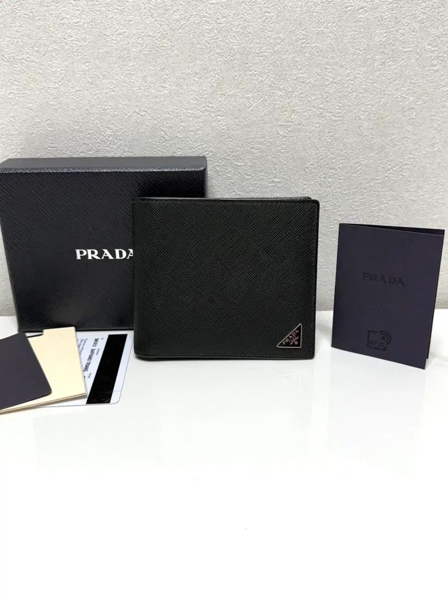 A PRADA プラダ サフィアーノ 三角ロゴ 二つ折り財布