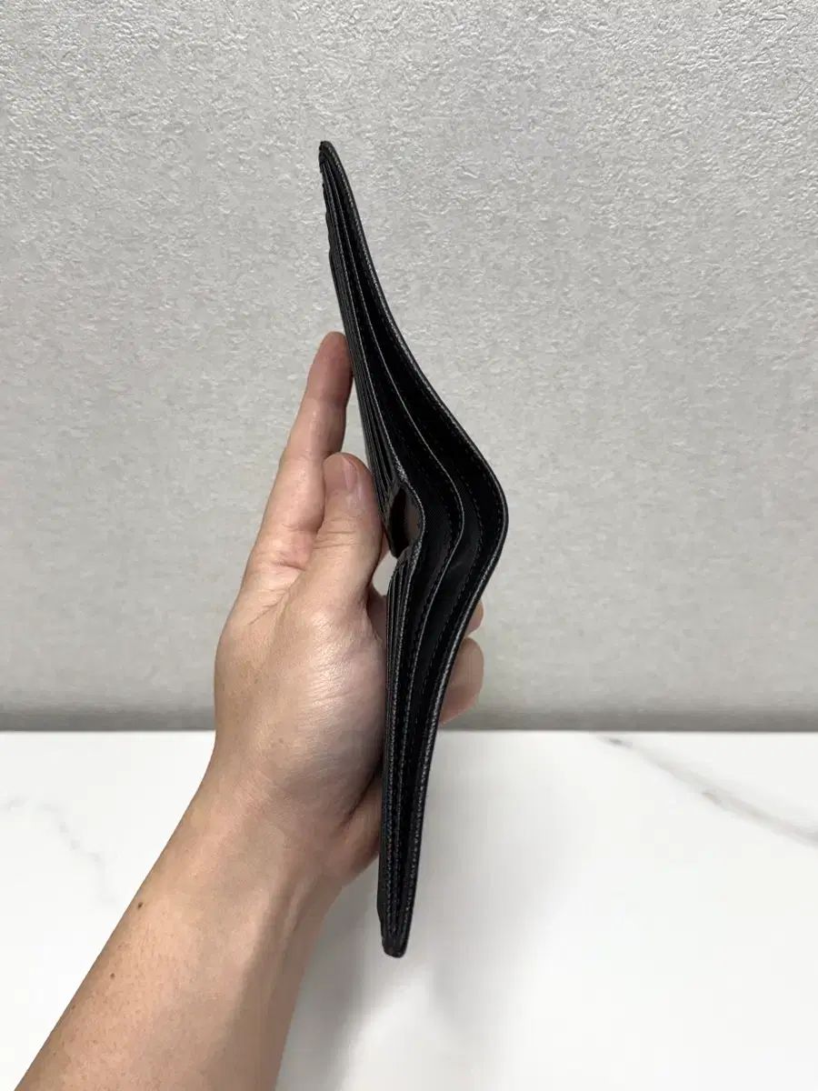 サフィアーノ 三角ロゴ