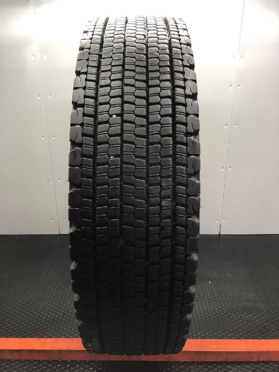 札幌発引取OK W 900 11 R 22 5 16 PR 5インチ トラックタイヤ スタッドレス 1本 23年製 バリ溝 大型トラック ダンプ STQ 044