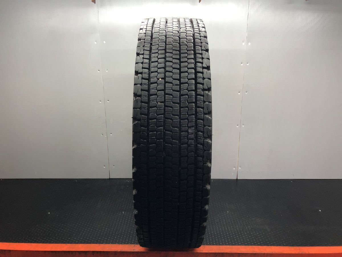 札幌発引取OK W 900 11 R 22 5 16 PR 5インチ トラックタイヤ スタッドレス 1本 23年製 バリ溝 大型トラック ダンプ STQ 044