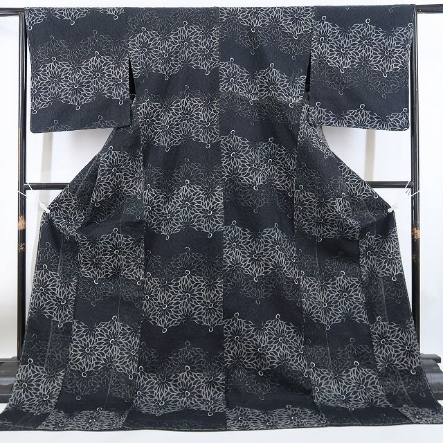 新品 オーガンジー 菊 着物“菊の花影”正絹 仕付け糸付 お召 4877 ❁tomihisa❁新品 オーガンジー 菊 着物“菊の花影に我が身を映し心留め