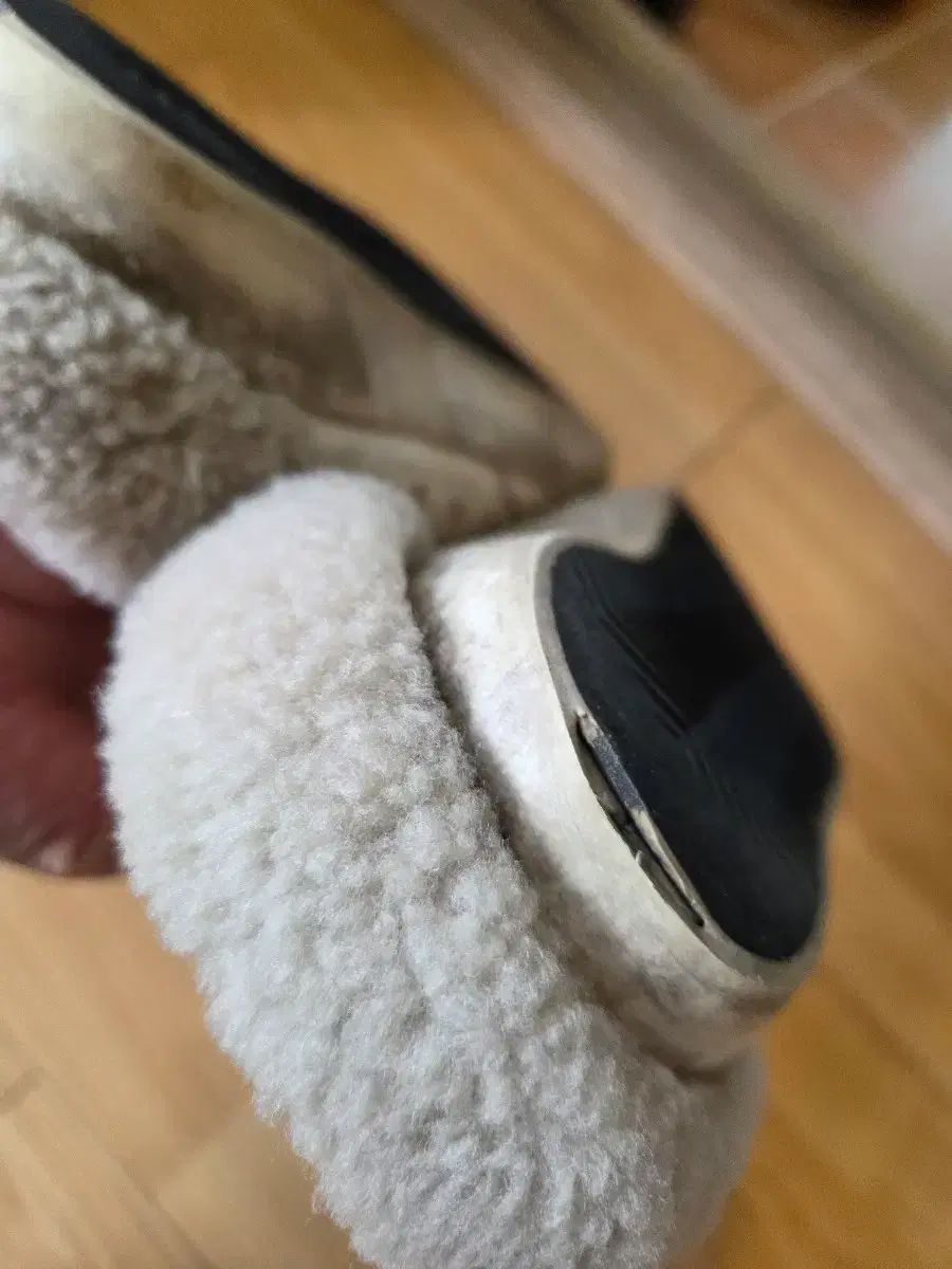 ゴールデングース シープスキンのミュール