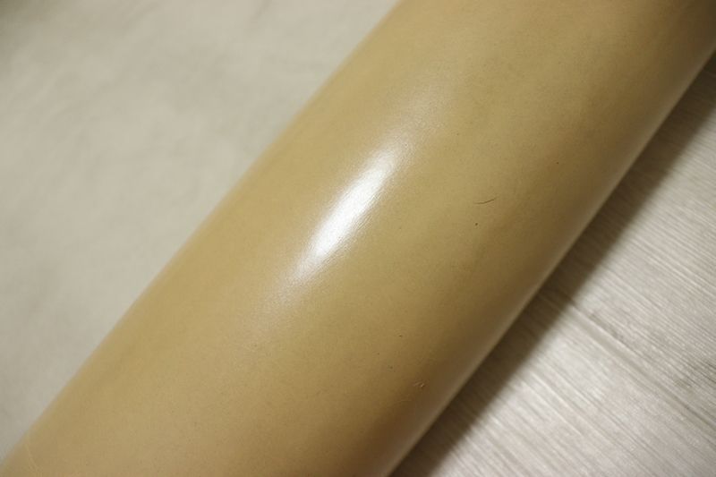 ベージュ 230 ds クロム革 牛革 国産 レザー ガラス加工 はぎれ 一枚革 レザークラフト 革 皮 本革 diy 生地 材料